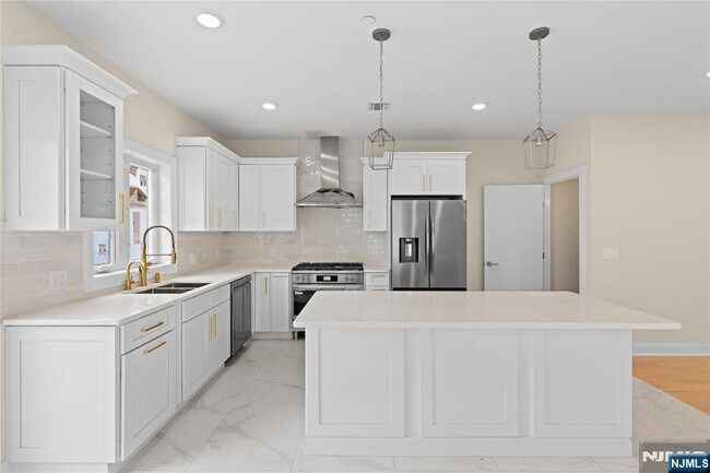 Building Photo - 45 Lincoln Ave