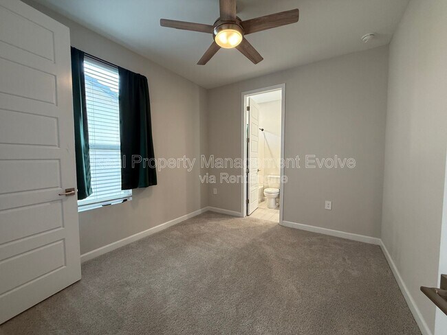 Building Photo - 5118 E Anderson Dr