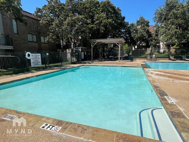 Building Photo - 2301 Basil Dr