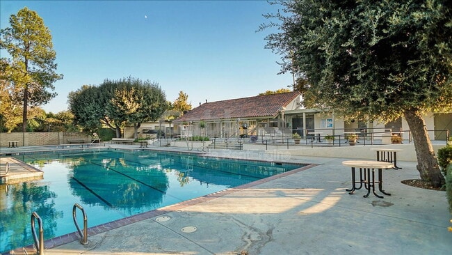Building Photo - 23922 Avenida Entrana