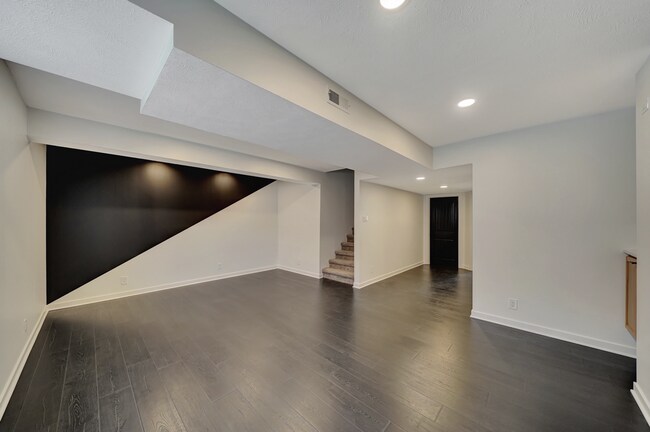 Building Photo - 7339 Yankee Woods Dr