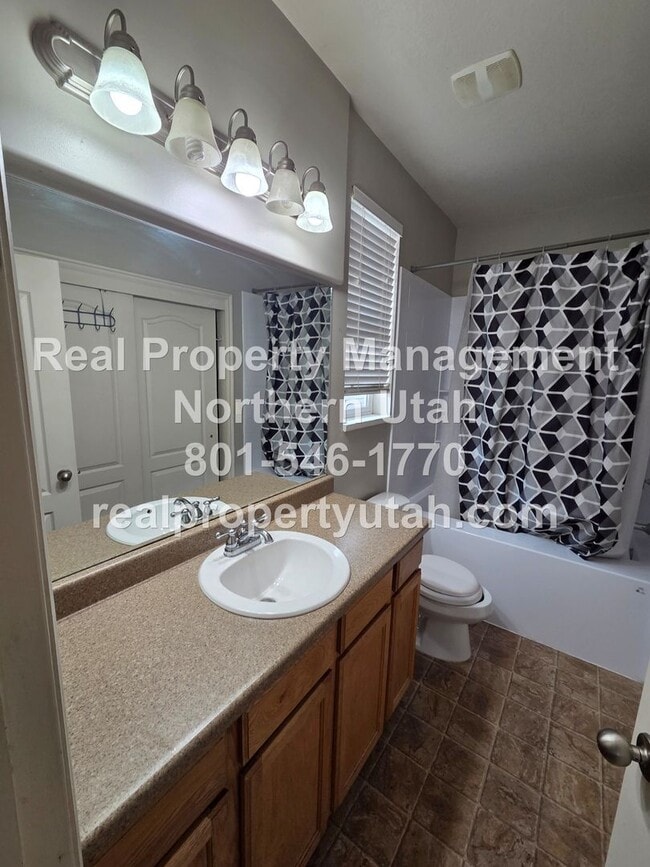 Building Photo - 3 Bedroom Home Available in North Salt Lake