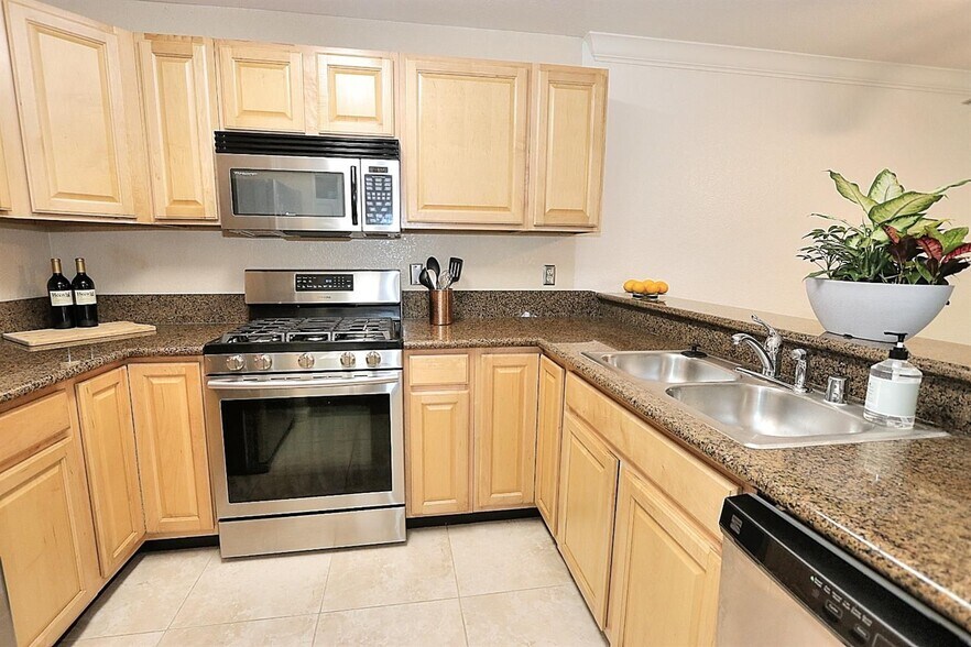 Building Photo - 11150 Trinity River Dr