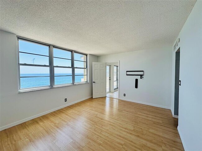 Building Photo - 750 N Ocean Blvd