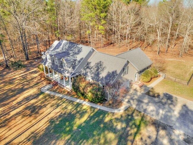 Building Photo - Large House on 3.5 Acres in Harlem
