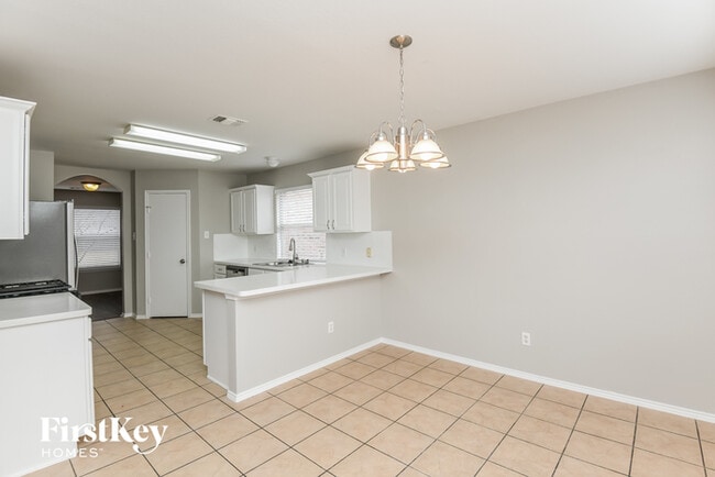 Building Photo - 828 Jockey Club Ln