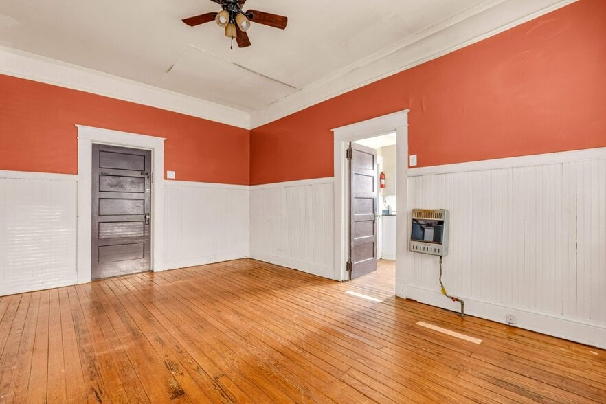 Building Photo - 622 4th St S