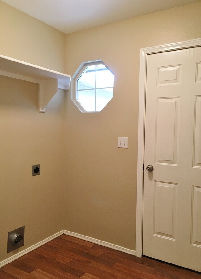 Building Photo - Beautiful 3 bed 2 bath home in a quiet cul-d-sack in downtown Eagle off Palmetto Ave