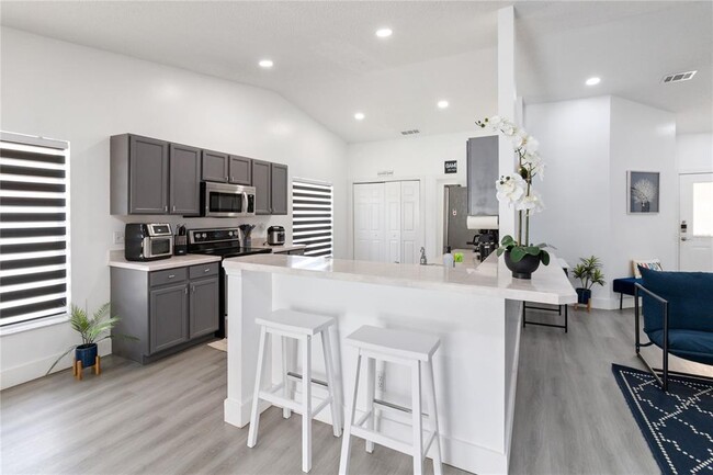 Building Photo - 7803 Laurel Oak Ln