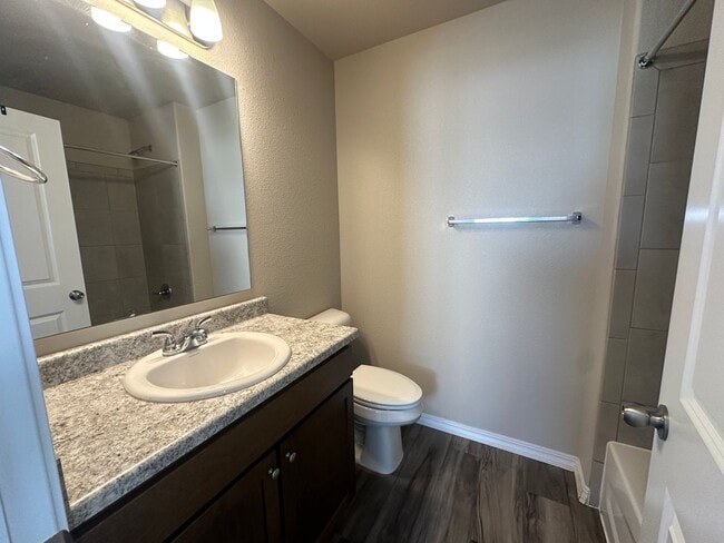 Building Photo - Modern Living in Skyview Village