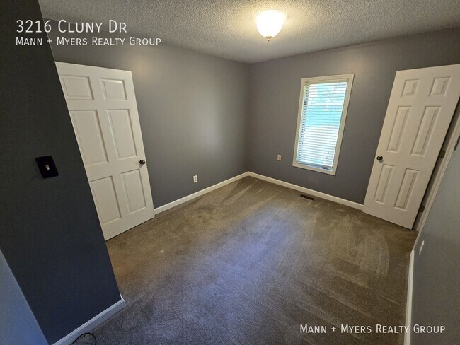 Building Photo - 3216 Cluny Dr