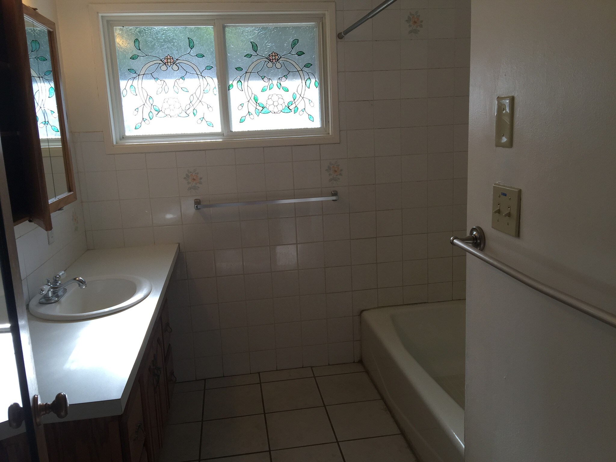 Building Photo - 215 NW Webb St