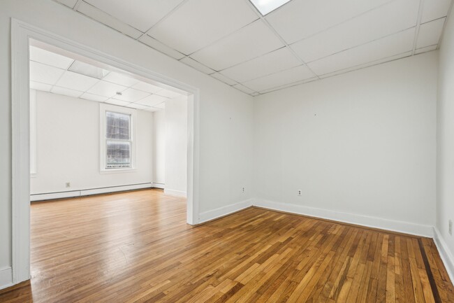 Building Photo - 570 Newark Ave
