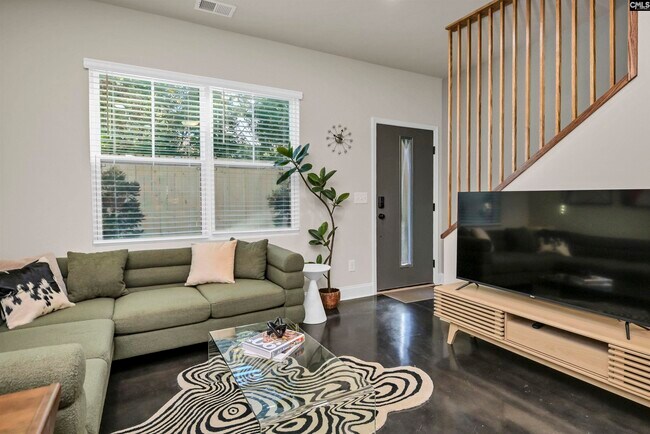 Building Photo - 816 Shull St