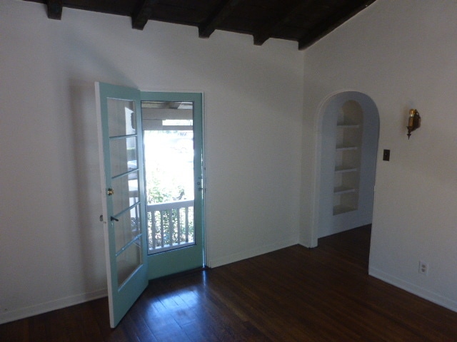 Bonus room with balcony - 717 S Cochran Ave