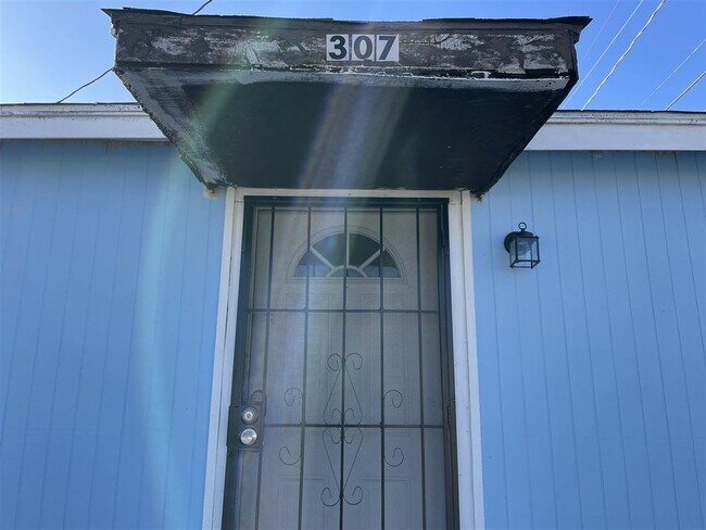 Primary Photo - 307 SW 19th St