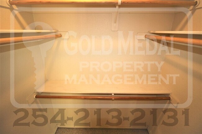 Building Photo - 401 Hedy Dr
