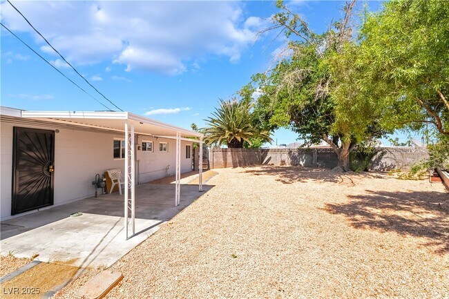 Building Photo - 2749 Del Mar Pl