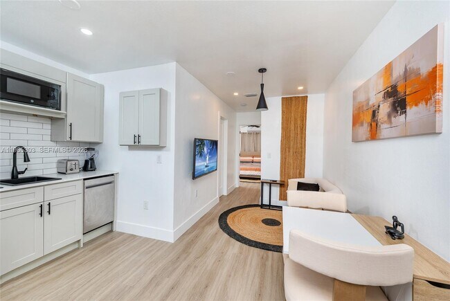 Building Photo - 3321 NW 19th Terrace