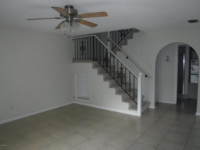 Building Photo - 2080 Oak Meadow Cir