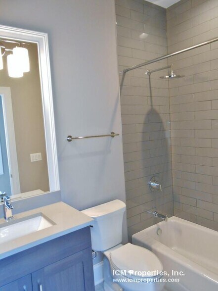 Building Photo - 882 W Lill Ave