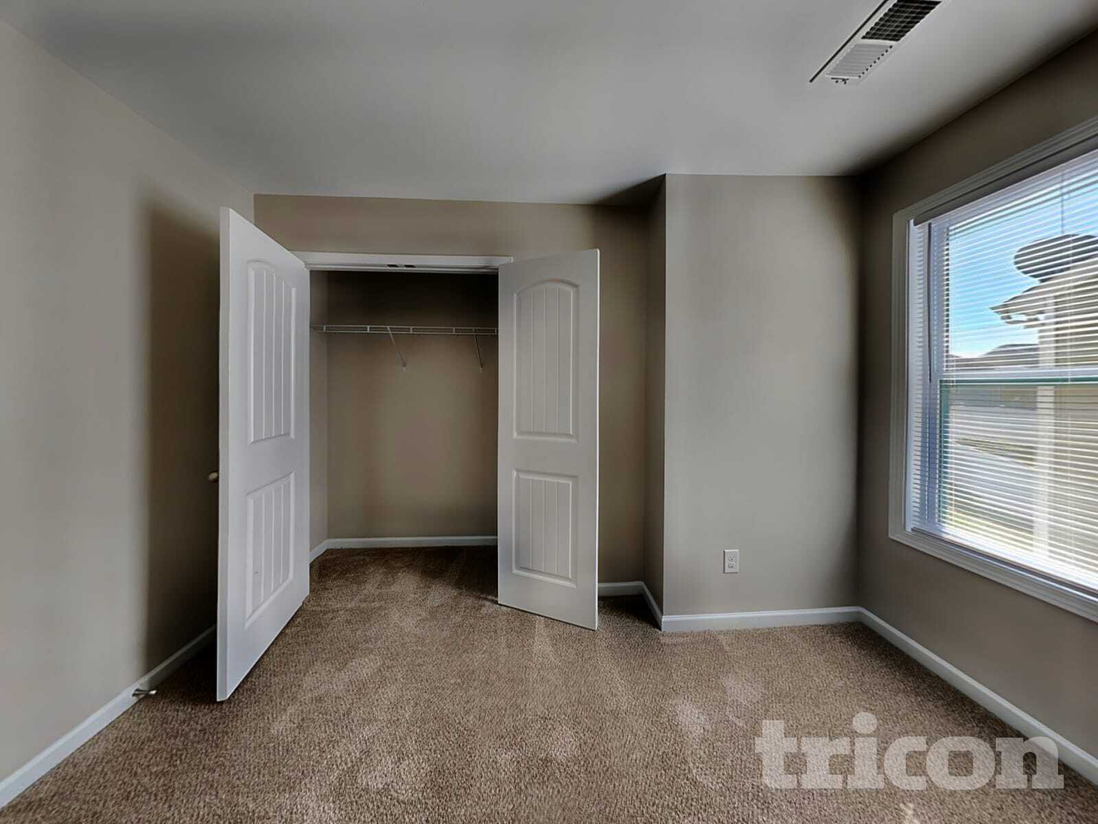 Building Photo - 447 Knothole Ln