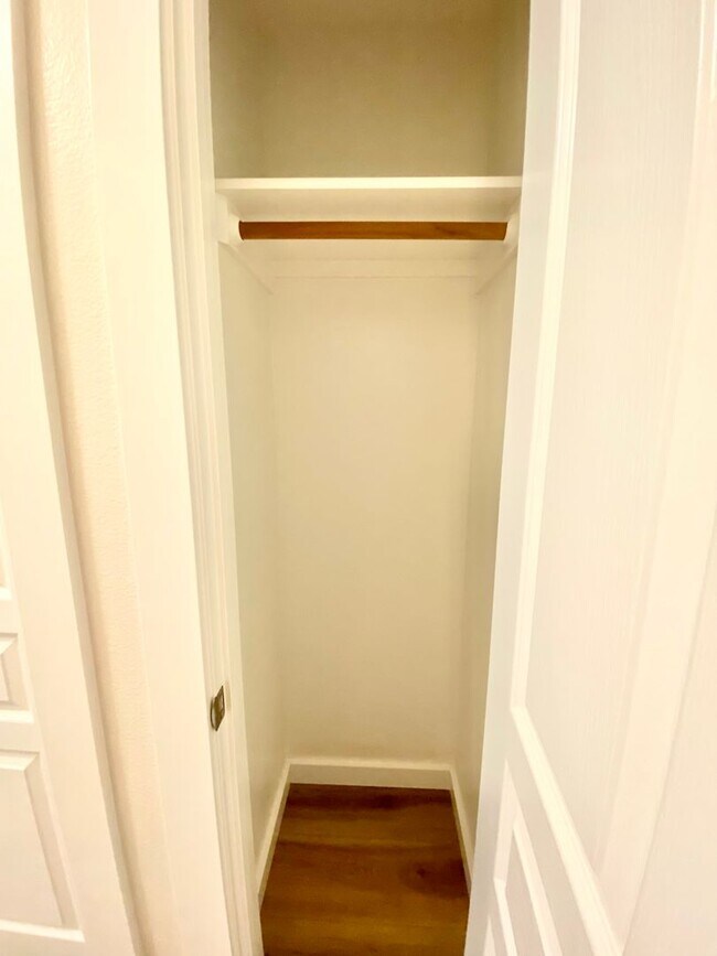 Building Photo - 4 bedroom PLUS office or 5th bedroom in NW Meridian Avail Mid August