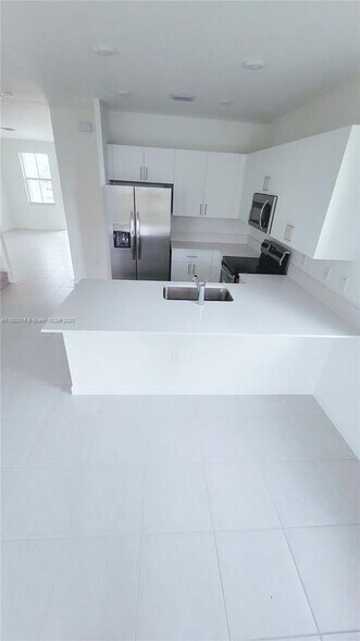 Building Photo - 12010 NW 47th Manor