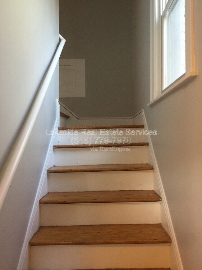 Building Photo - 1218 Fisk Rd SE