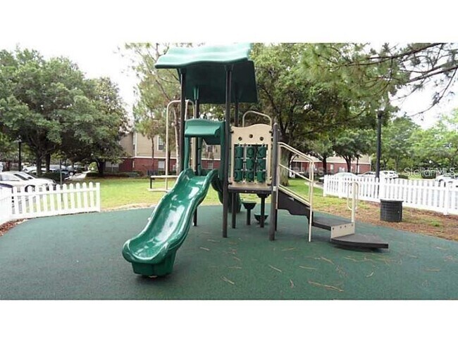 Building Photo - 13015 Plantation Park Cir