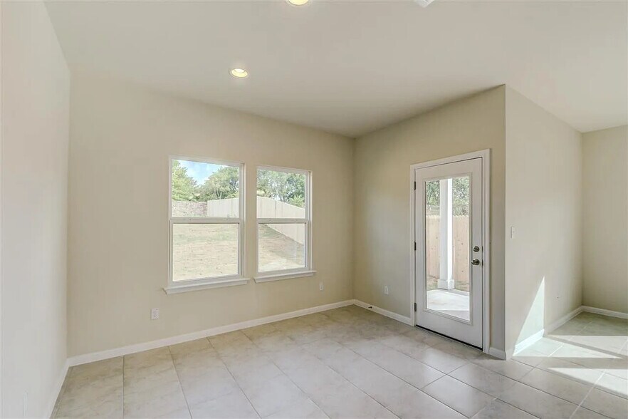 Building Photo - Room in House on Spinnaker Loop