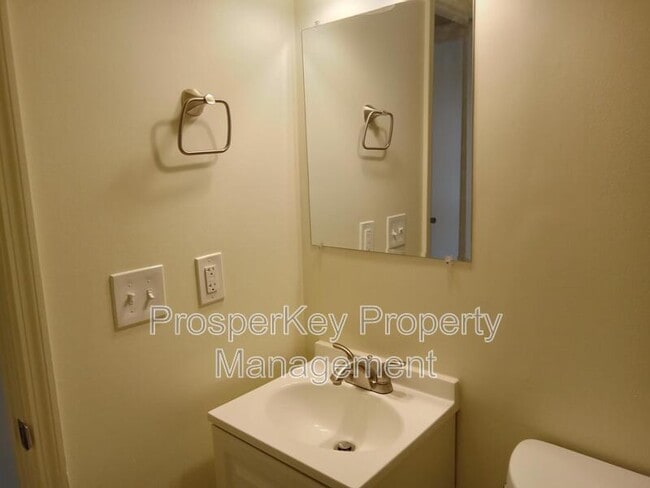 Building Photo - 9 Hidden Valley Ct