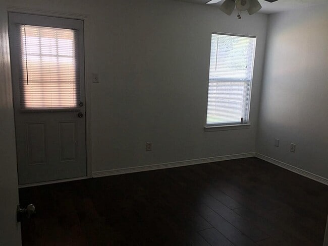 Building Photo - 7319 Village Lake Dr