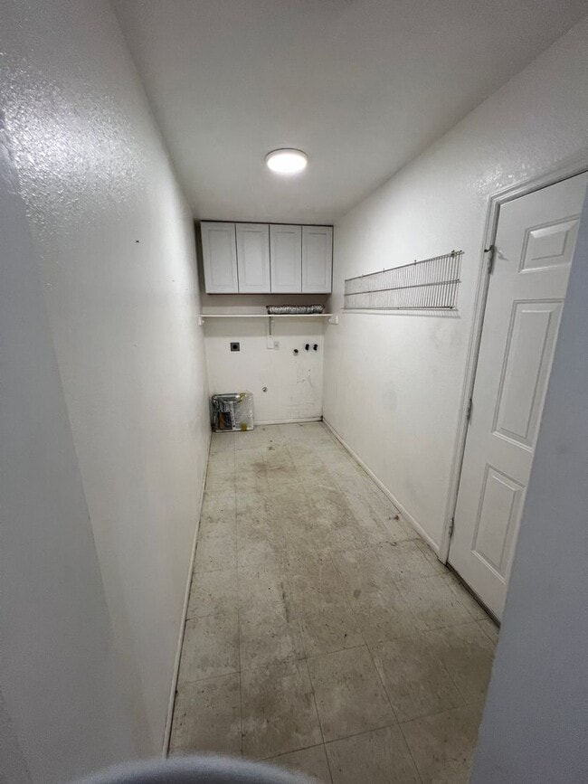 Building Photo - 2/2/1 with lanai Duplex in Deep Creek