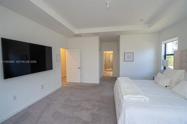 Building Photo - 139 NE 27th Terrace