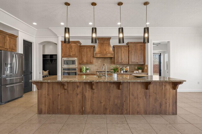 Building Photo - 6 Bed, 4 Bath with RV Parking and No HOA in Sycamore — Available Now!