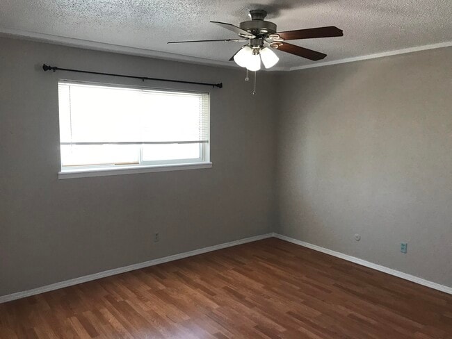 Building Photo - 10229 Ashwood Dr