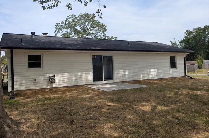 Building Photo - 501 University Dr