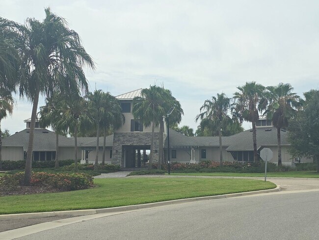 Building Photo - Gorgeous 3-Bedroom, 2-Bathroom Townhouse in Bradenton