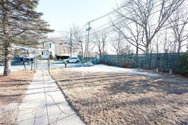 Building Photo - 65 Clifford St