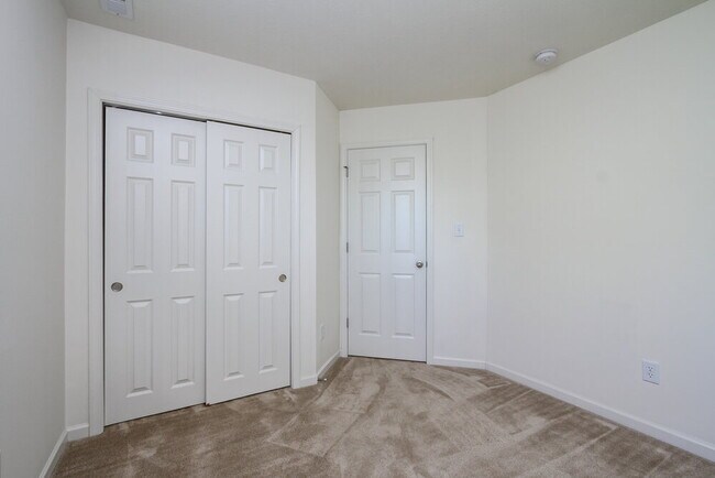 Building Photo - 2405 Woodfield Blvd