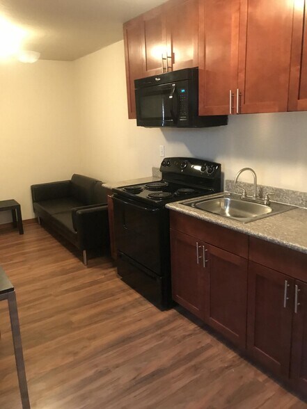 Building Photo - 200 N W Anderson St