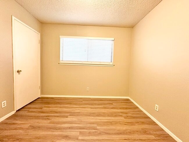 Building Photo - Beautiful 3 bedroom 2 bathroom Sacramento !