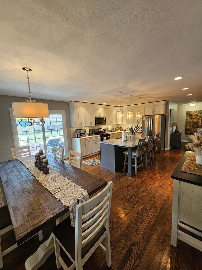 Building Photo - 5648 Beacon Hill Dr
