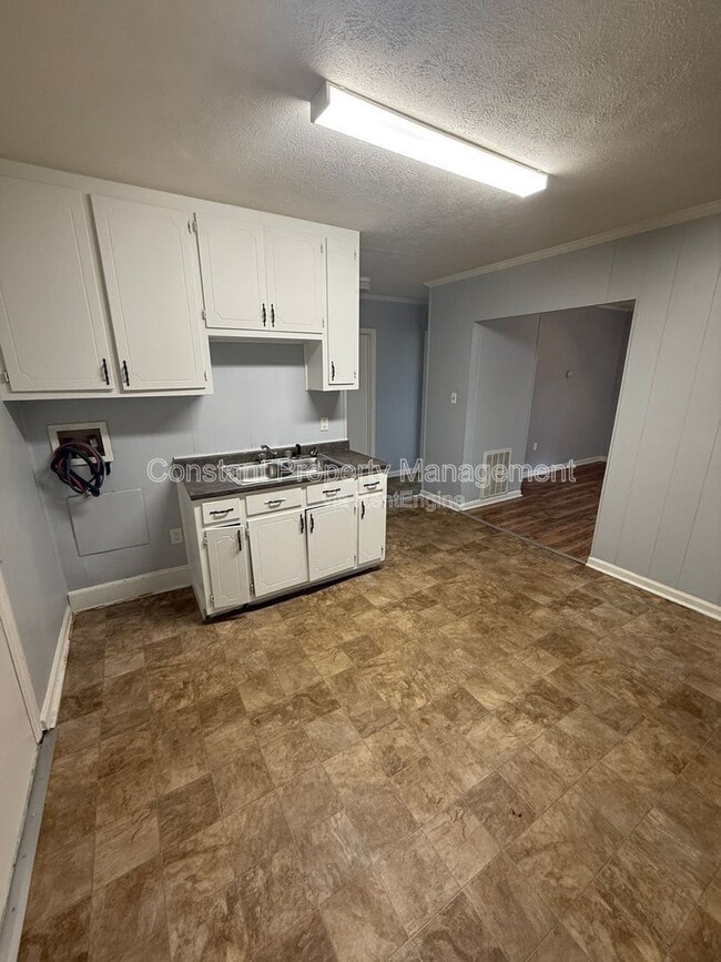 Building Photo - 1110 Dewey St