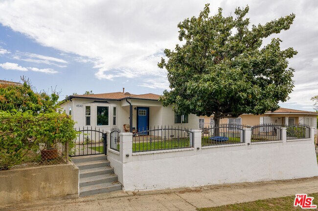 Building Photo - 4540 Catalpa St