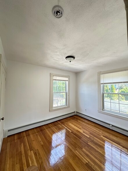 Comfortable second bedroom with closet storage - 9 Buxton Ct