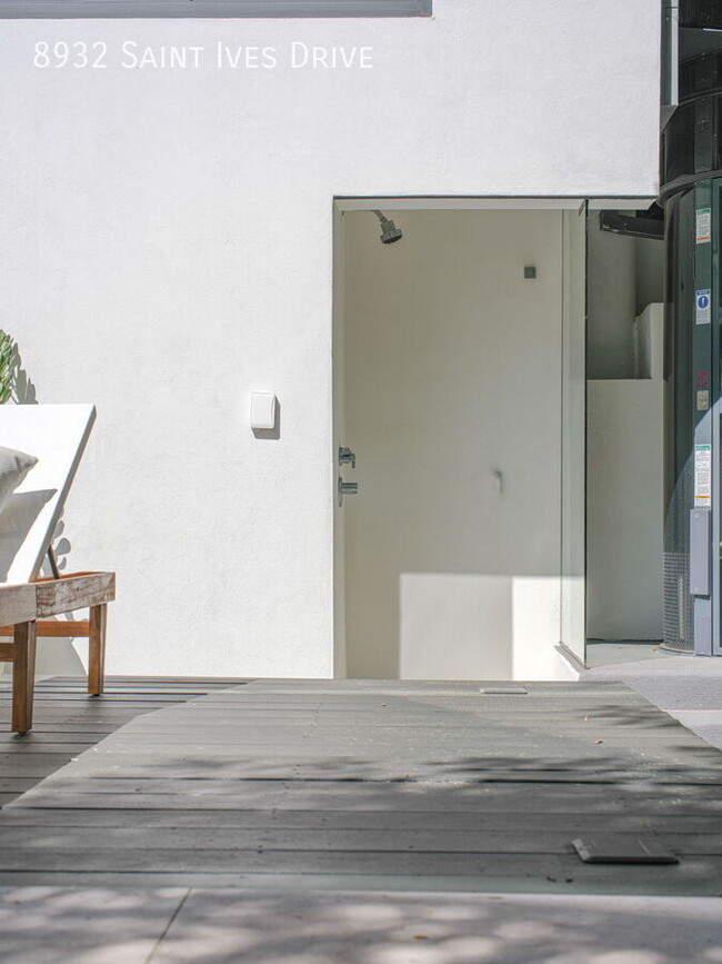 Building Photo - 8932 St Ives Dr