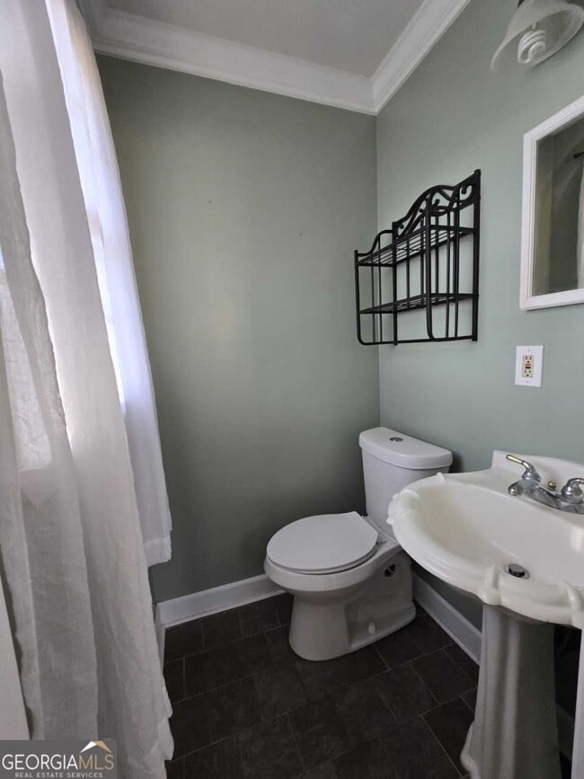 Building Photo - 707 Melrose Dr