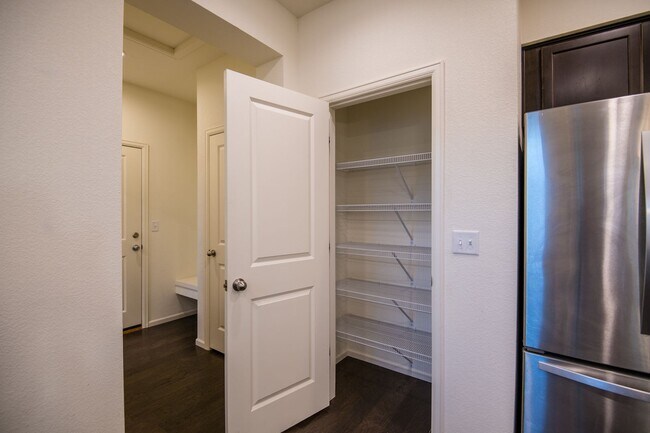 Building Photo - 2 Bedroom 2 1/2 Bath in Mosaic